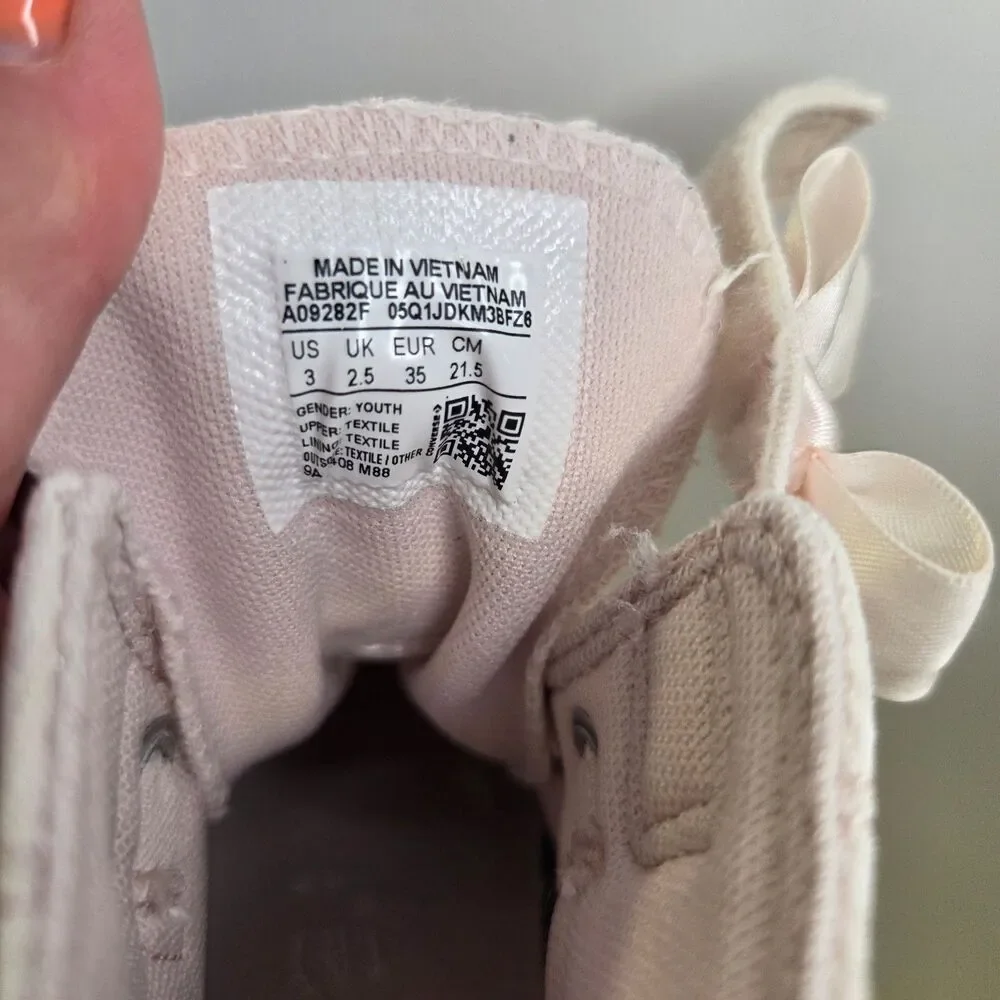 Converse Chuck Taylor High Top Sneaker Pink Ruffle  Bow sz 3 youth (big girls)
